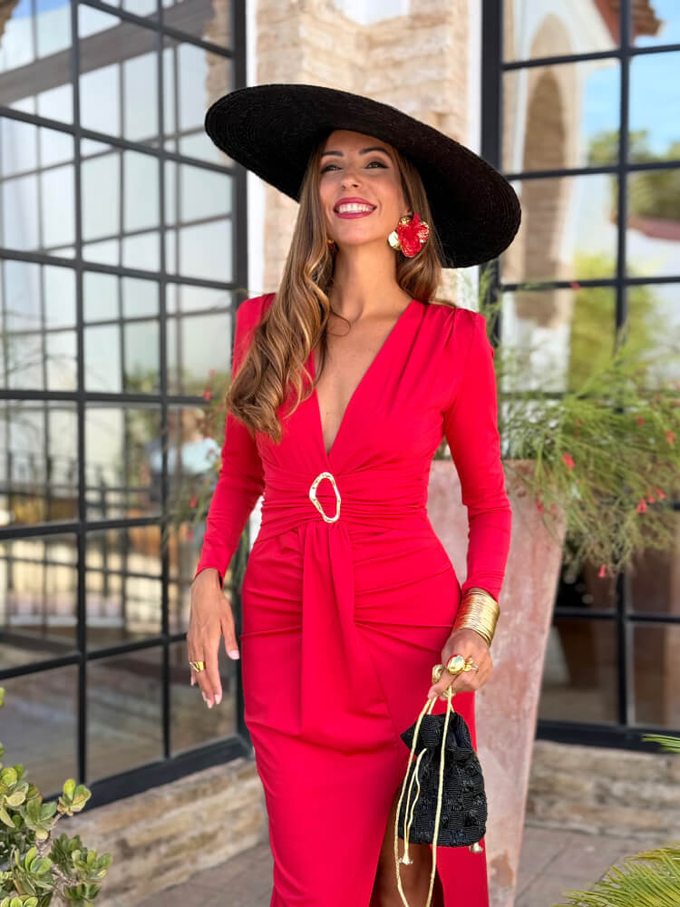 Vestido Rojo Con Aro Dorado